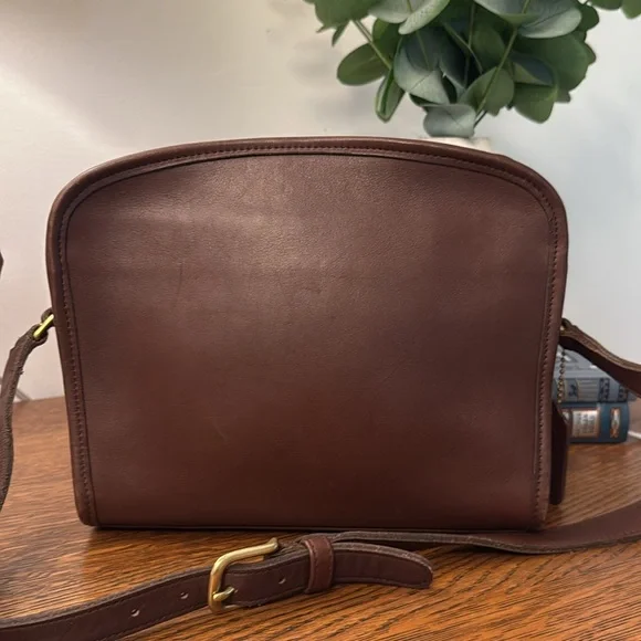 VINTAGE COACH METROPOLIS LEATHER BAG
9087 - Picture 2 of 11